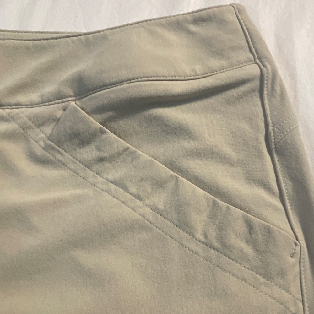 Under Armour HeatGear Women's Golf Shorts Beige Size 4 Solid Stretch Pockets - Picture 4 of 8
